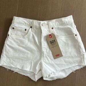 Levi’s 501 white denim shorts - size 26. NWT